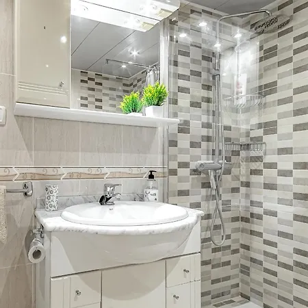 Cozy 2 Bedroom With Pool View And 2 Bathrooms In Cristianos * Los Cristianos (Tenerife)