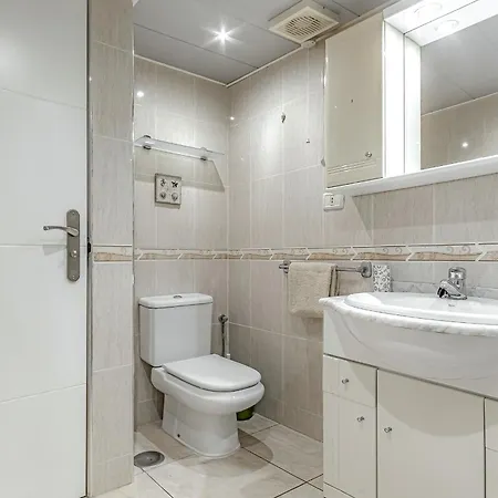 Cozy 2 Bedroom With Pool View And 2 Bathrooms In Cristianos Appartement Los Cristianos (Tenerife)