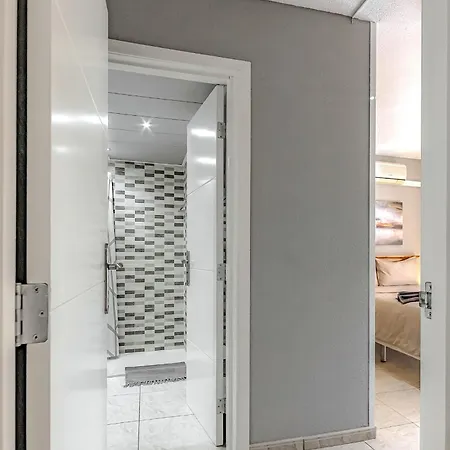 Cozy 2 Bedroom With Pool View And 2 Bathrooms In Cristianos Appartement *